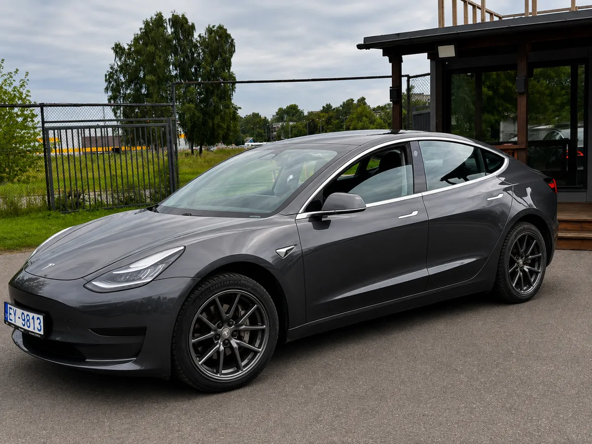 Tesla Model 3 2019 - 2. attēls