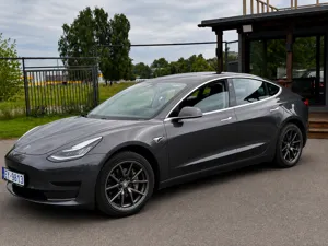 Tesla Model 3 - sīktēls 2