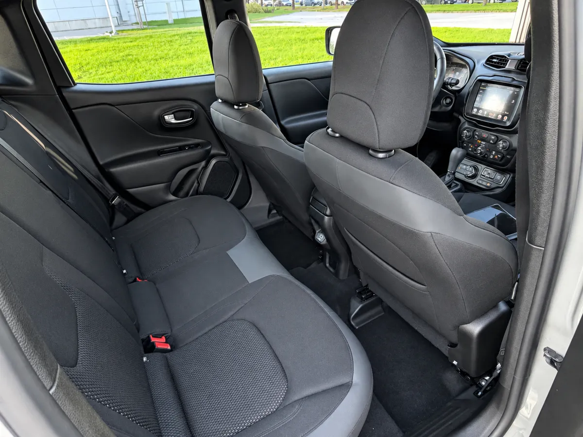 Jeep Renegade 2022 - 17. attēls