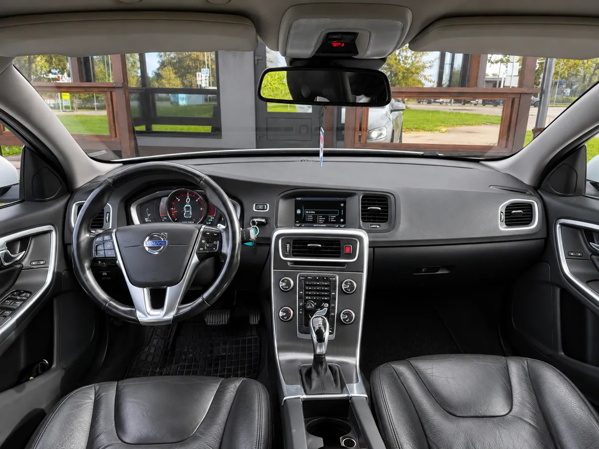 Volvo V60 2013 - 13. attēls