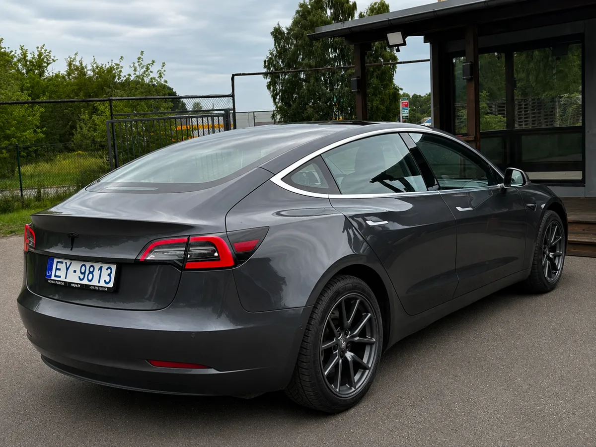 Tesla Model 3 2019 - 8. attēls