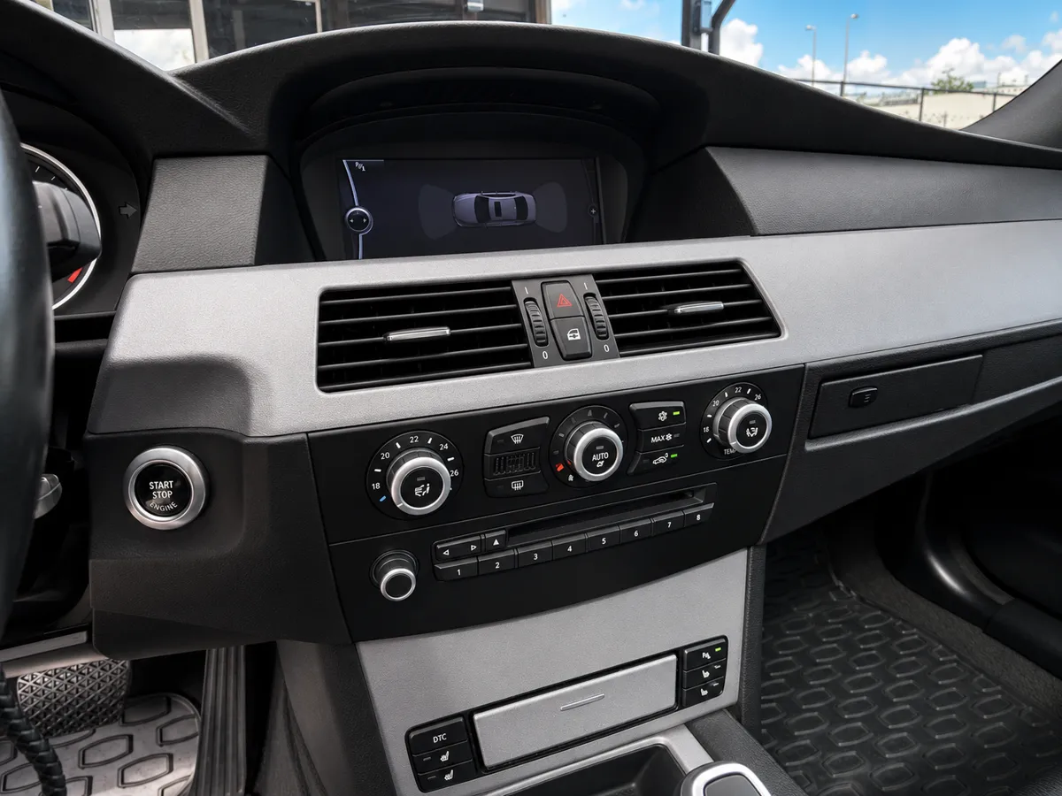BMW 525 2009 - 21. attēls