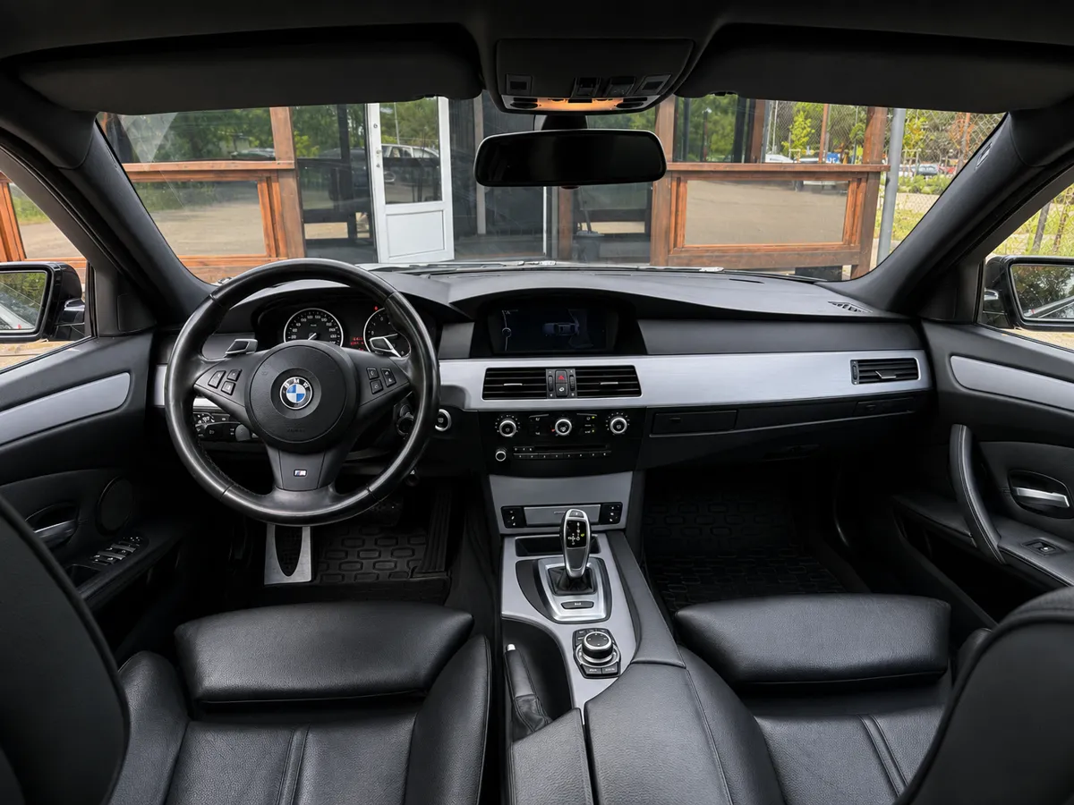 BMW 525 2009 - 10. attēls