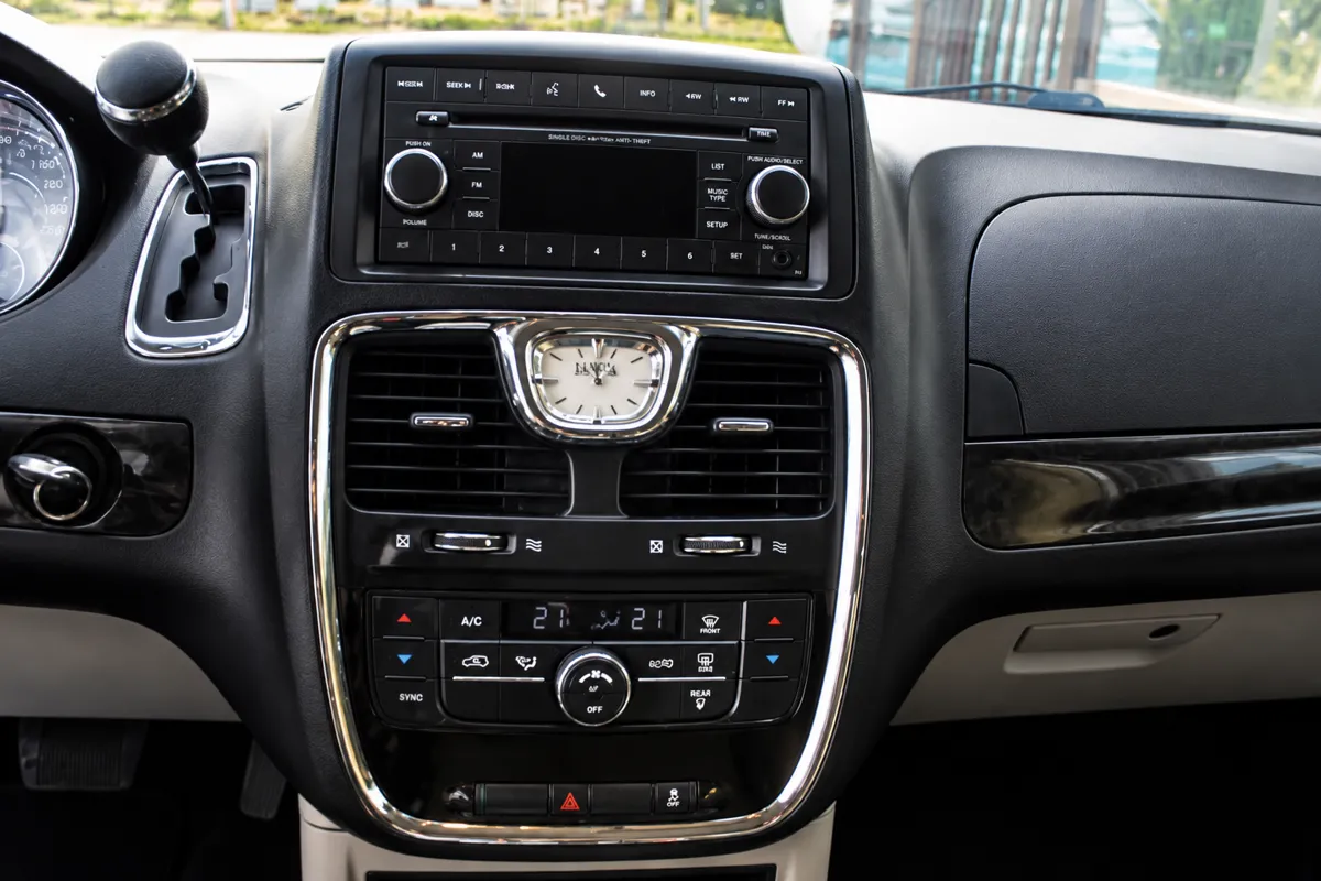 Lancia Voyager 2014 - 5. attēls