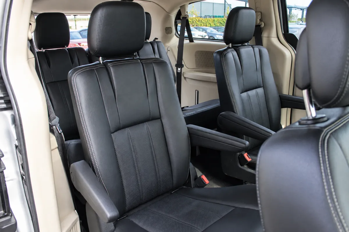 Lancia Voyager 2014 - 6. attēls