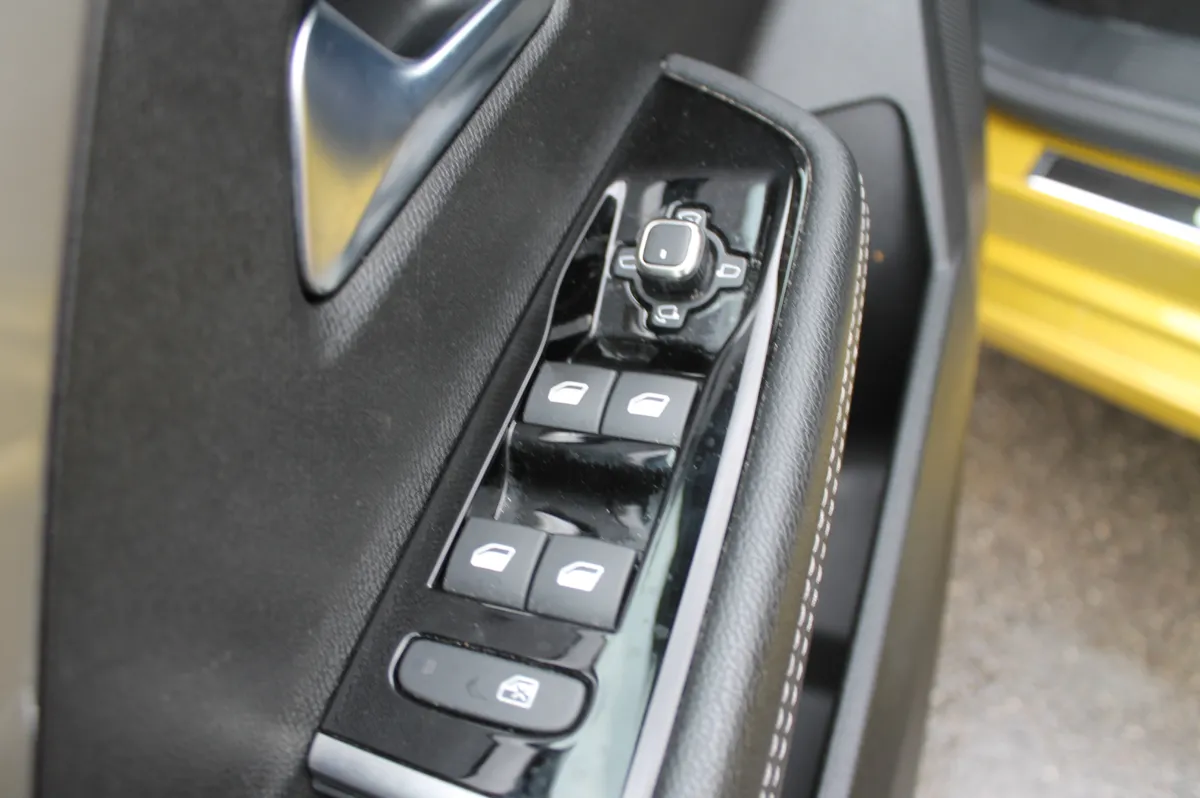 Opel Astra 2022 - 7. attēls