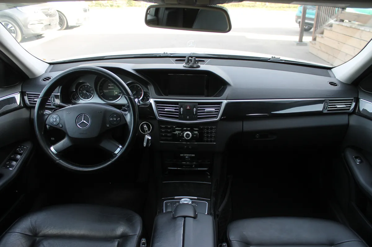 Mercedes E350 2010 - 3. attēls