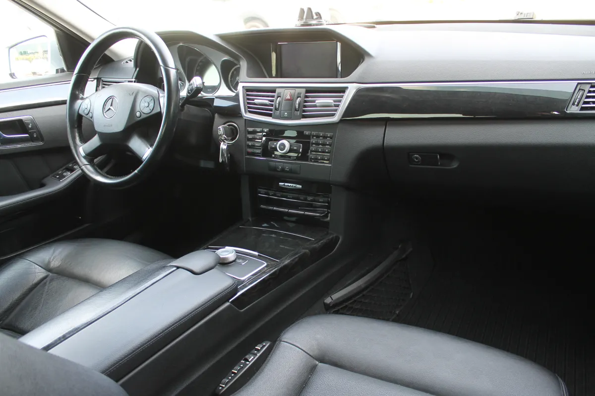 Mercedes E350 2010 - 4. attēls